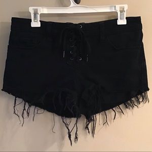 E585 GUC Oasis By EUNINA Black Lace Up Tattered Jean Shorts